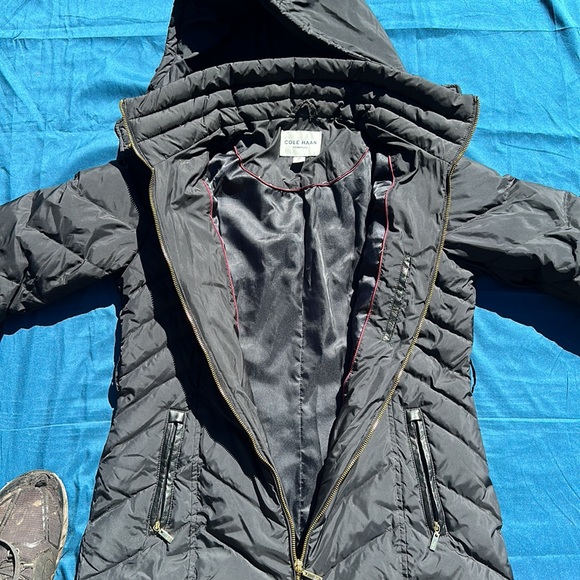 Cole Haan Signature long puffer coat with detachable hood Black w gold accent M - Picture 7 of 9